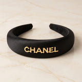 CC Cerchietto per Capelli in Satin Nero con logo Dorato